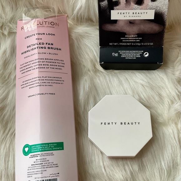 FENTY BEAUTY HIGHLIGHTER - Picture 7 of 9